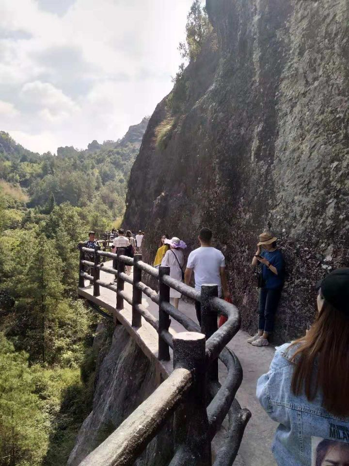 景區(qū)玻璃橋安裝1